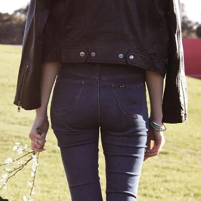 What are the Best Black Shirt and Trouser Combinations for a Stylish Look?