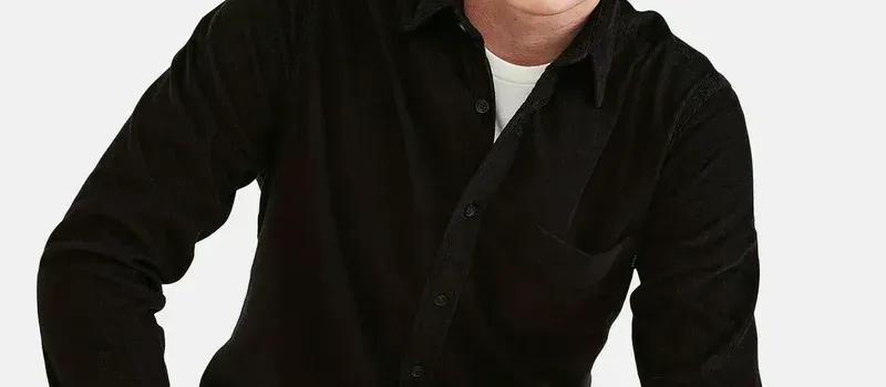Can I Wear a Black Shirt with Beige Pants? Style Tips