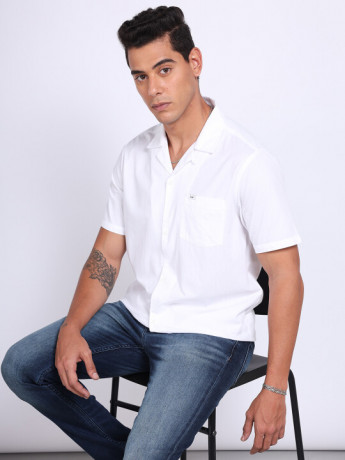 Lee Male Solid White Relaxed Fit shirt